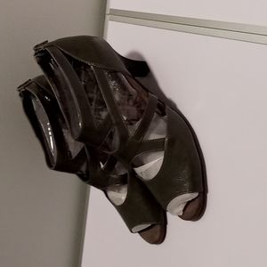 Brand New Women's Aerosoles Gray Halifax Heels 12